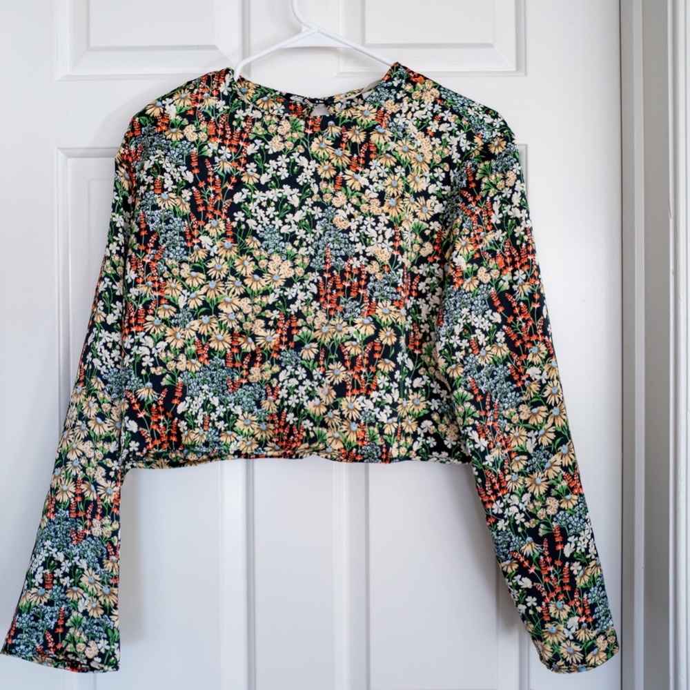 H&M Keyhole Back Crop Long Sleeve Blouse for Spring